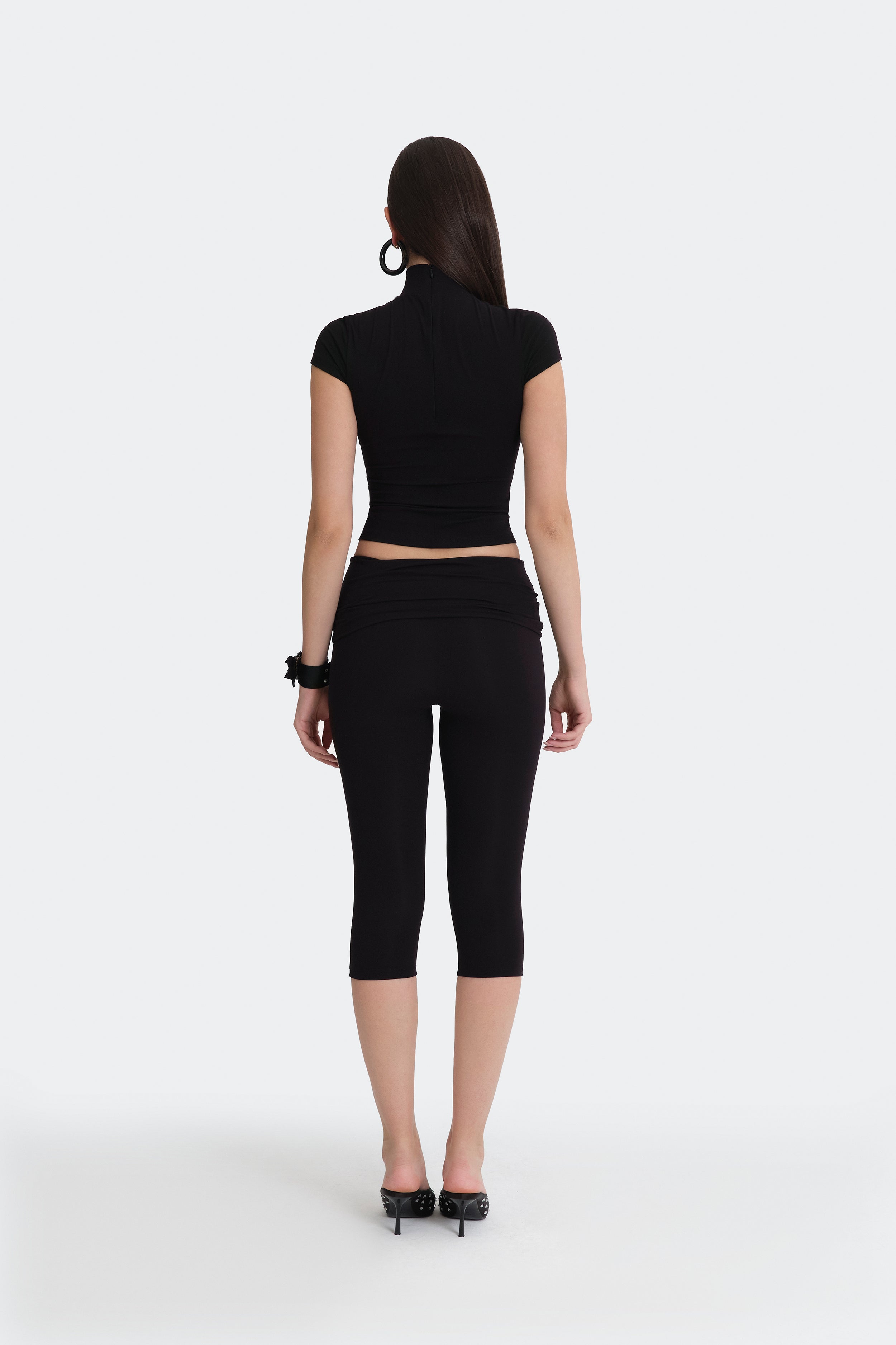 Off-Duty Yoga Capri Pants - Black